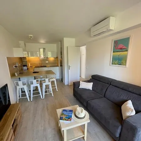 Badine Balneo, Clim & Piscine דירה הייר